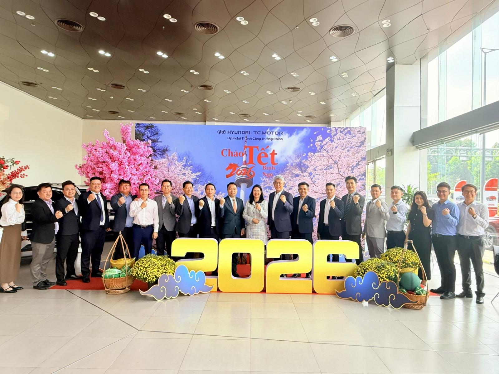 HYUNDAI TRƯỜNG CHINH VINH DỰ ĐÓN TIẾP BAN LÃNH ĐẠO HYUNDAI THÀNH CÔNG VIỆT NAM TỚI THĂM VÀ LÀM VIỆC